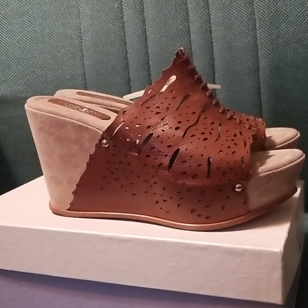 Napoleoni NWT Brown Platform Sandals